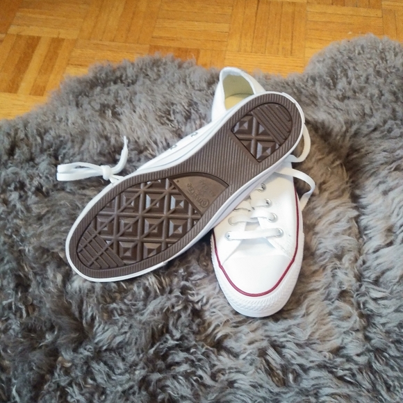 Brand New converse for men size 9.5 - Picture 2 of 3